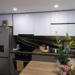 Ella سبليت