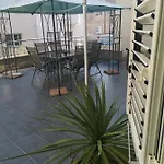 شقة Ella
