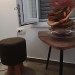 شقة Ella