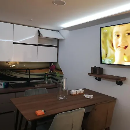 Ella Apartment *
