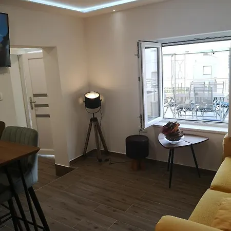 Apartment Ella *
