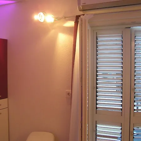 Ella Apartment Split