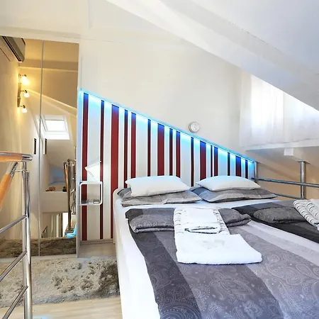 Ella Apartment Split