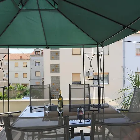 Ella Apartment *