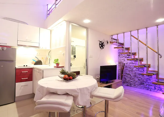 Ella Apartment *