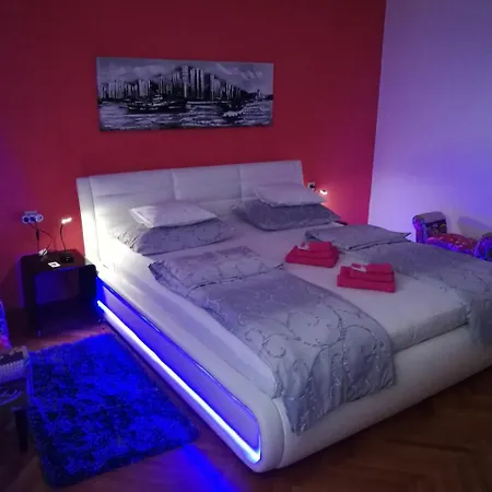 Ella * Спліт