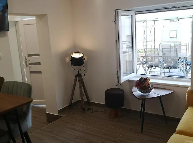 아파트 아파트먼트 엘라 *