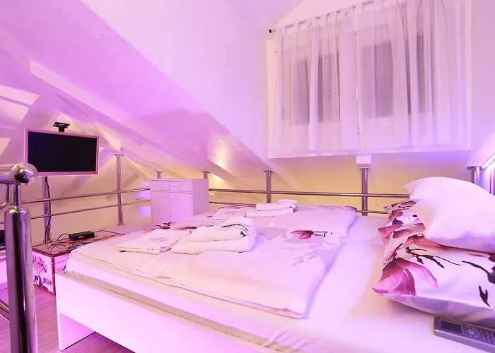 아파트먼트 엘라 *