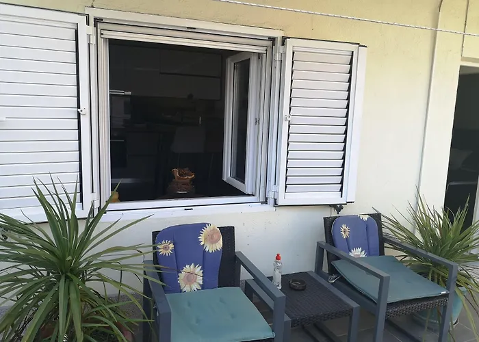 아파트먼트 엘라 *