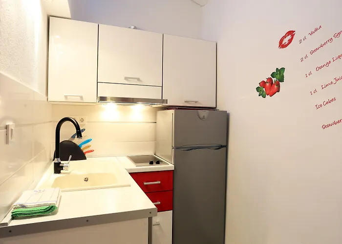 아파트먼트 엘라 *