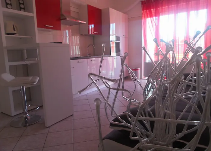 아파트먼트 엘라 *